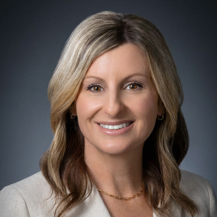 Stephanie Dell